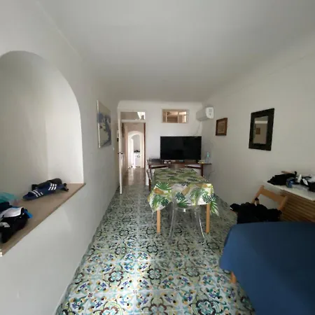 Regina di Capri - Piazza Europa -